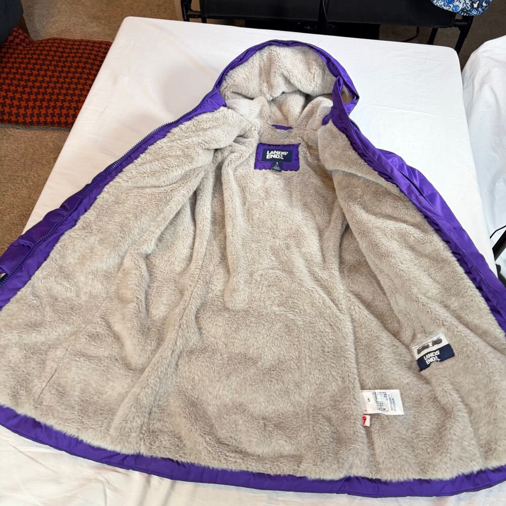 Lands End girls long purple fur lined puffer jacket.  Size S 6-7.  Heavyweight - Picture 6 of 9